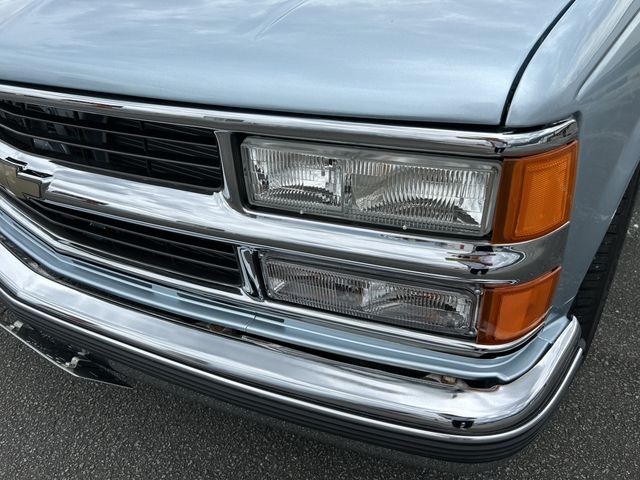 CHEVROLET SUBURBAN 2001 Image 31