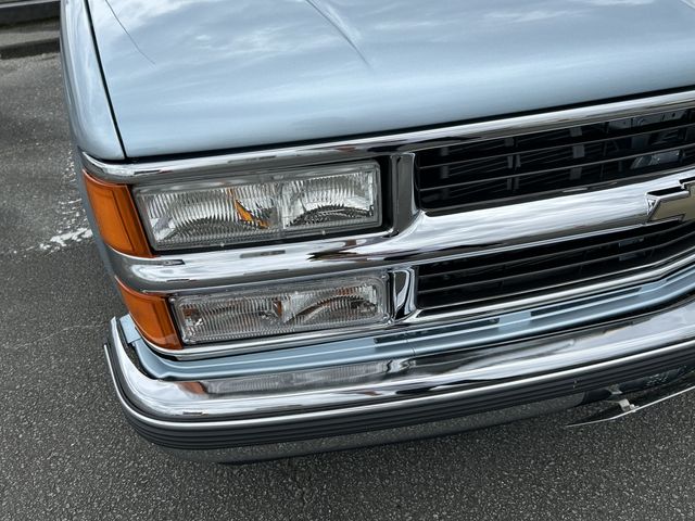 CHEVROLET SUBURBAN 2001 Image 31