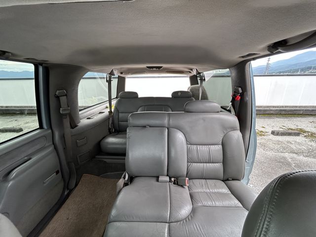 CHEVROLET SUBURBAN 2001 Image 31