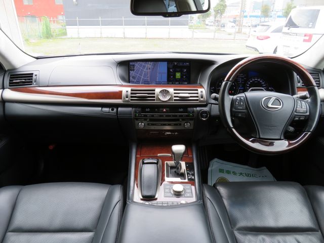 TOYOTA LEXUS LS600H 2013 Image 31