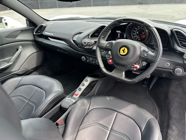 FERRARI 488GTB 2017 Image 31