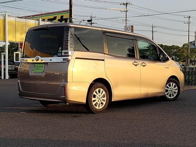 TOYOTA VOXY HYBRID 2017 Image 31
