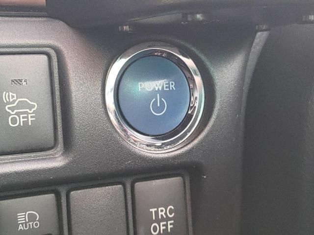 TOYOTA VOXY HYBRID 2017 Image 31