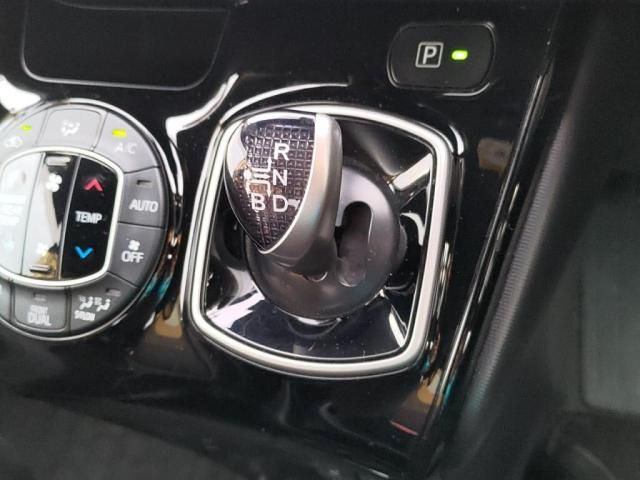 TOYOTA VOXY HYBRID 2017 Image 31