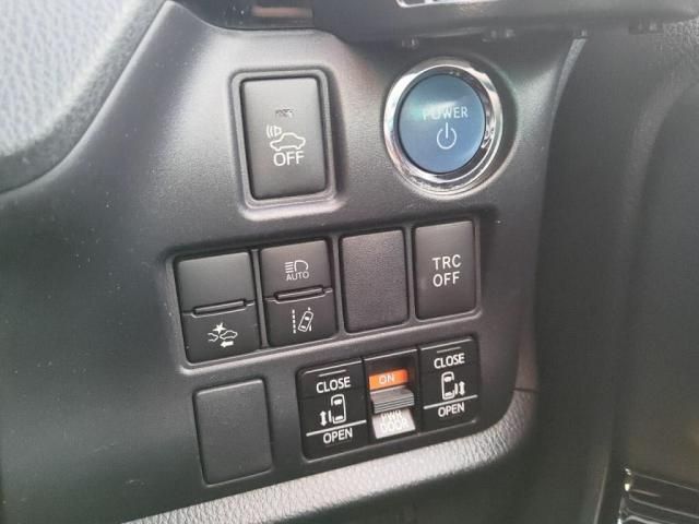 TOYOTA VOXY HYBRID 2017 Image 31