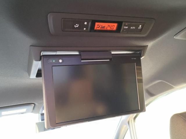 TOYOTA VOXY HYBRID 2017 Image 31