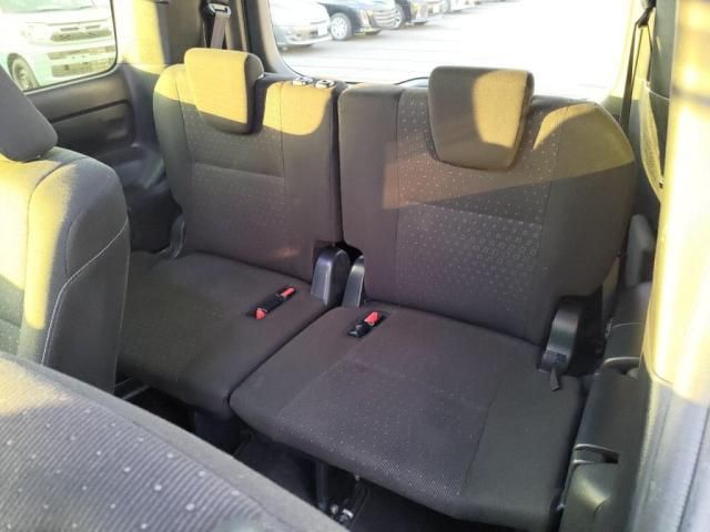 TOYOTA VOXY HYBRID 2017 Image 31