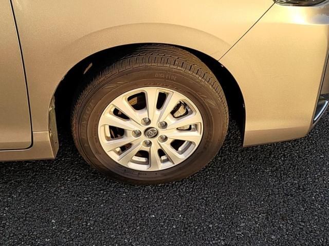 TOYOTA VOXY HYBRID 2017 Image 31