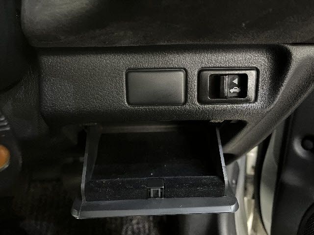 NISSAN CEFIRO 1993 Image 31