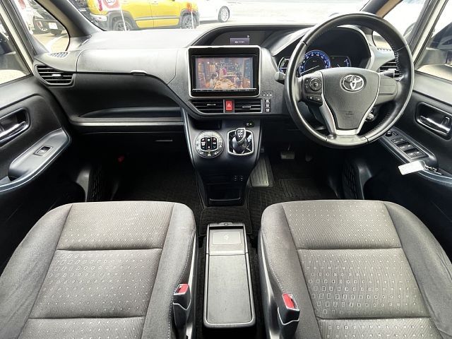 TOYOTA VOXY HYBRID 2015 Image 31