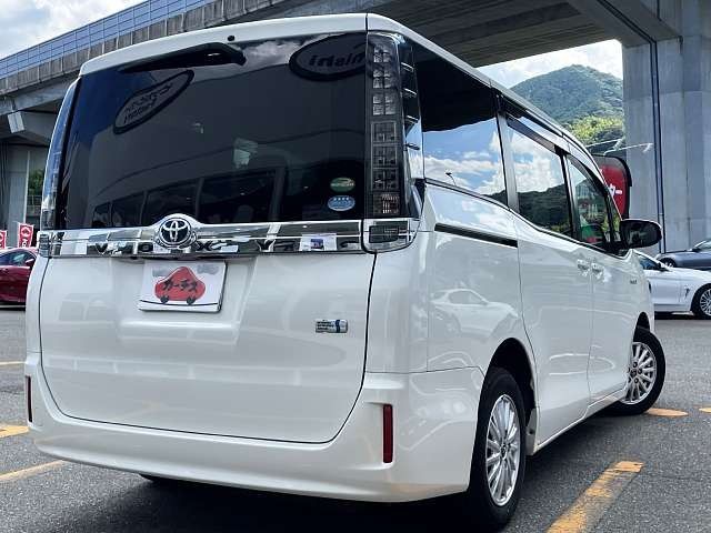 TOYOTA VOXY HYBRID 2015 Image 31
