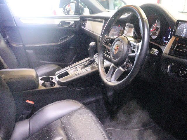 PORSCHE MACAN 2019 Image 31
