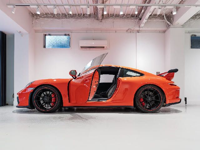 PORSCHE 911 2018 Image 31