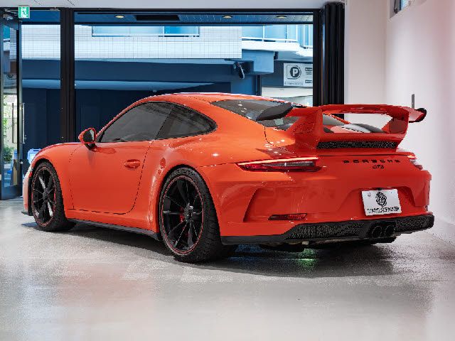 PORSCHE 911 2018 Image 31
