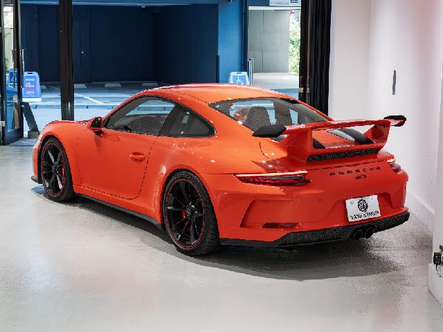 PORSCHE 911 2018 Image 31