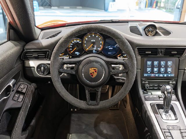 PORSCHE 911 2018 Image 31