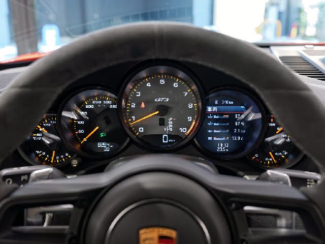 PORSCHE 911 2018 Image 31