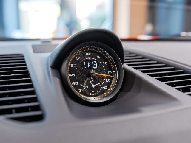 PORSCHE 911 2018 Image 31