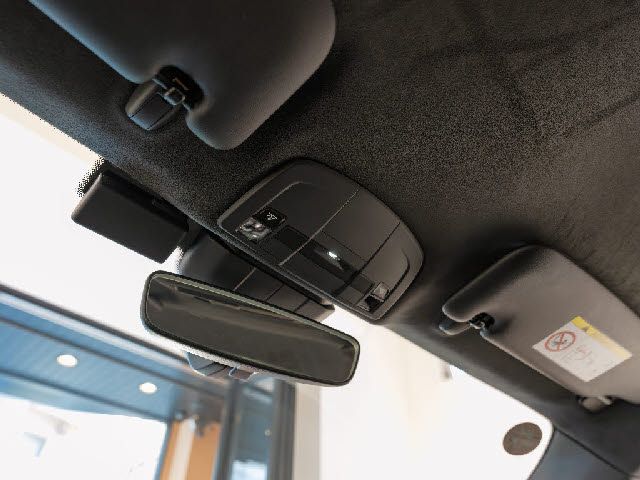 PORSCHE 911 2018 Image 31