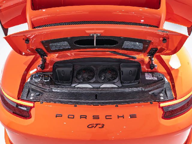 PORSCHE 911 2018 Image 31