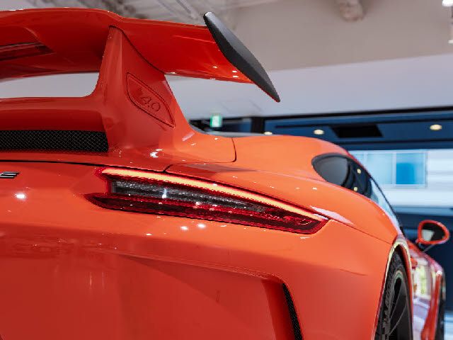 PORSCHE 911 2018 Image 31