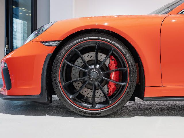 PORSCHE 911 2018 Image 31