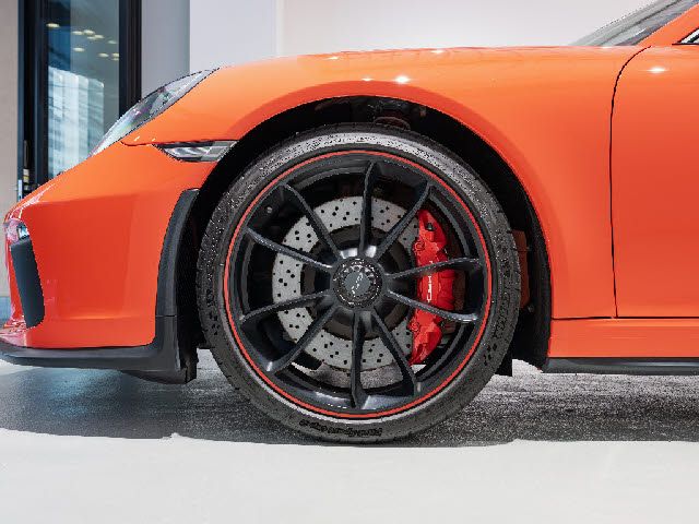 PORSCHE 911 2018 Image 31