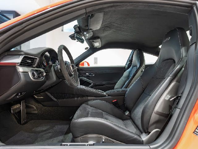 PORSCHE 911 2018 Image 31