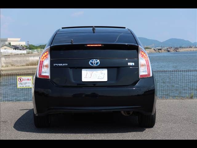 TOYOTA PRIUS 2012 Image 31