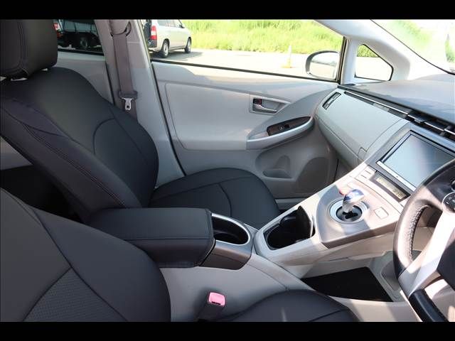 TOYOTA PRIUS 2012 Image 31