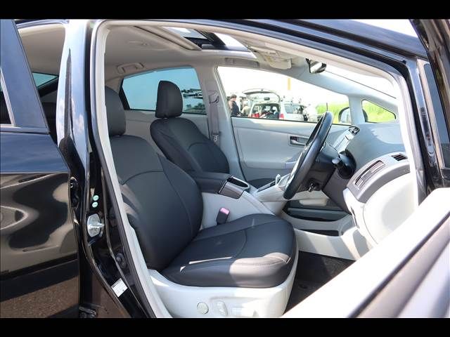 TOYOTA PRIUS 2012 Image 31