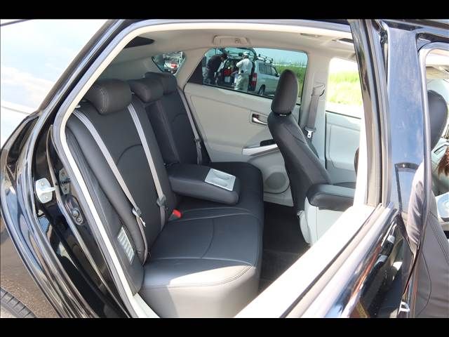 TOYOTA PRIUS 2012 Image 31