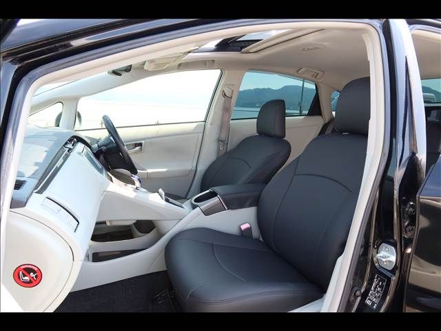 TOYOTA PRIUS 2012 Image 31