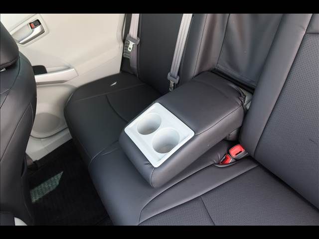 TOYOTA PRIUS 2012 Image 31