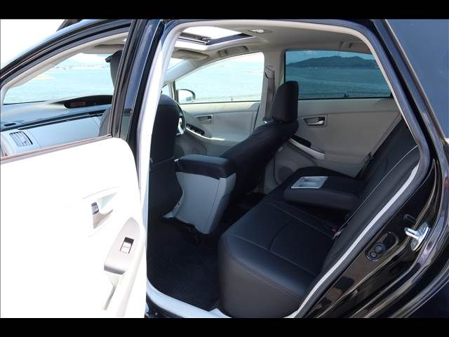 TOYOTA PRIUS 2012 Image 31