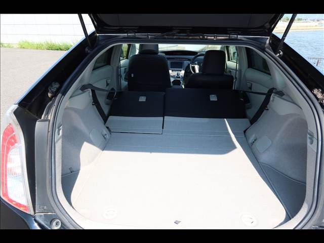 TOYOTA PRIUS 2012 Image 31