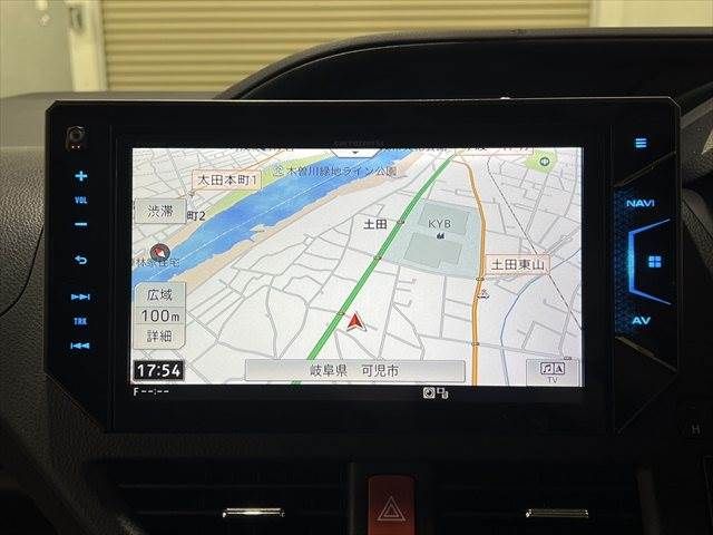 TOYOTA VOXY HYBRID 2014 Image 31