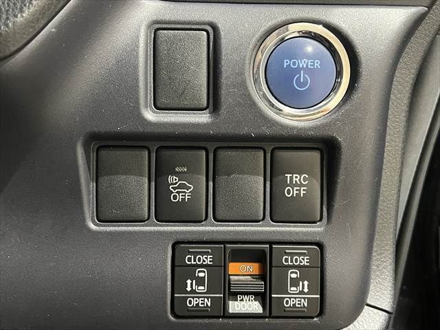 TOYOTA VOXY HYBRID 2014 Image 31