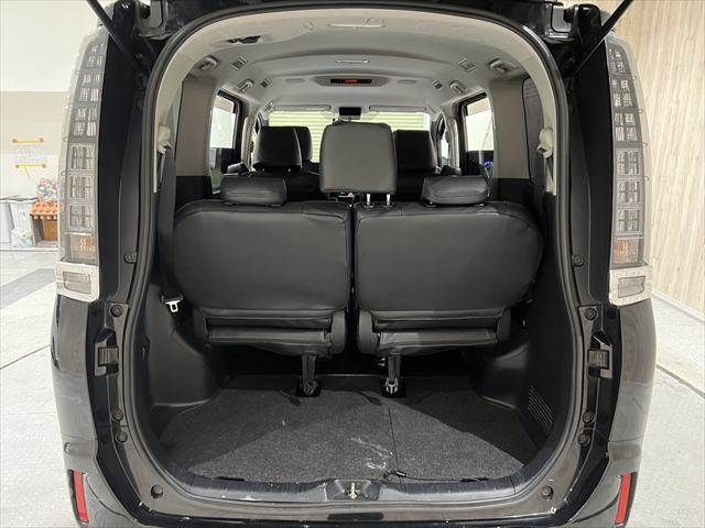 TOYOTA VOXY HYBRID 2014 Image 31