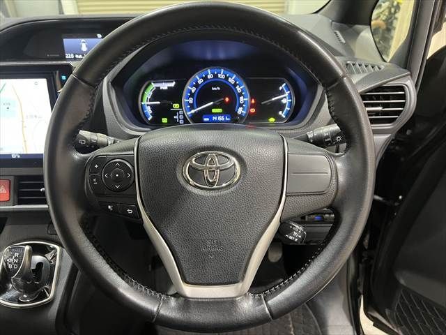 TOYOTA VOXY HYBRID 2014 Image 31