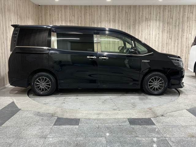 TOYOTA VOXY HYBRID 2014 Image 31