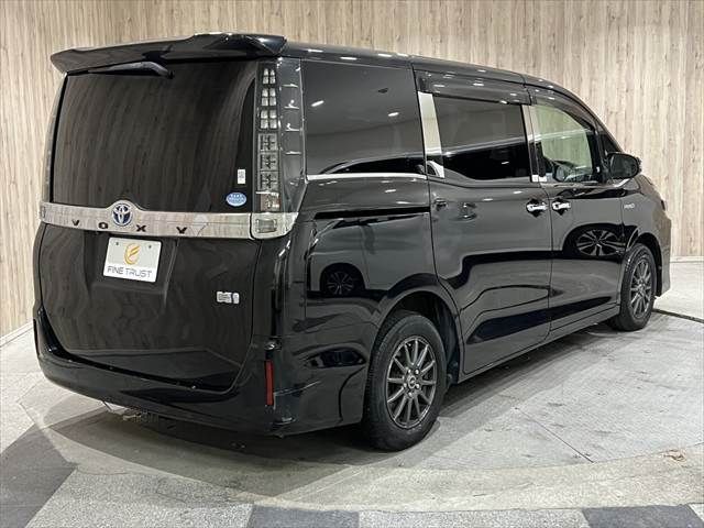 TOYOTA VOXY HYBRID 2014 Image 31