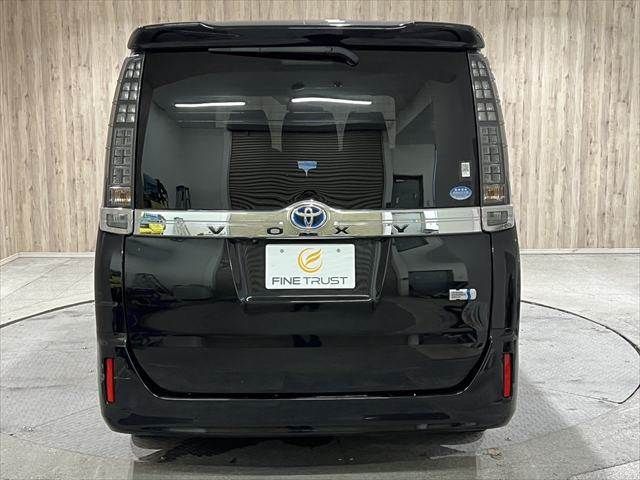 TOYOTA VOXY HYBRID 2014 Image 31