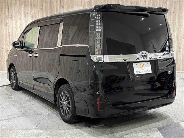 TOYOTA VOXY HYBRID 2014 Image 31