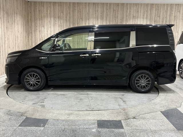 TOYOTA VOXY HYBRID 2014 Image 31