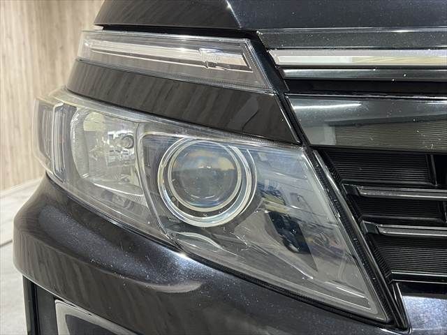 TOYOTA VOXY HYBRID 2014 Image 31