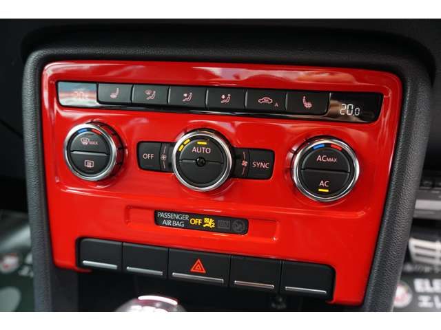 VOLKSWAGEN THE BEETL 2012 Image 31