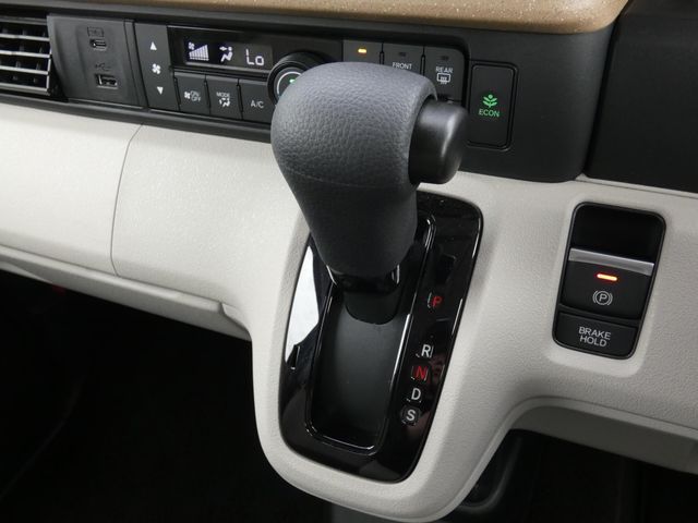 HONDA N BOX 2024 Image 31