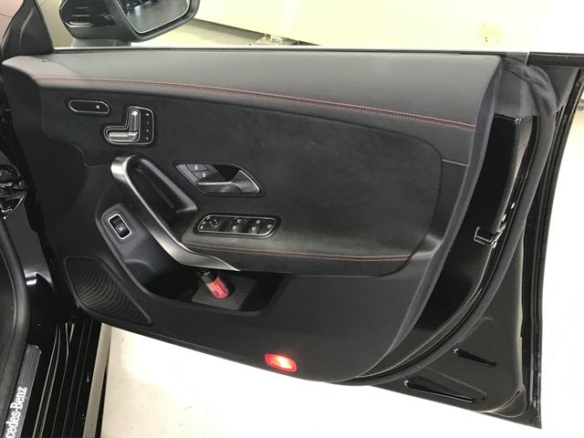 MERCEDES BENZ CLA SH 2021 Image 31