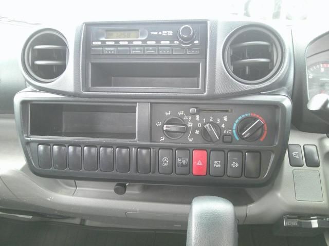 HINO DUTRO 2017 Image 31